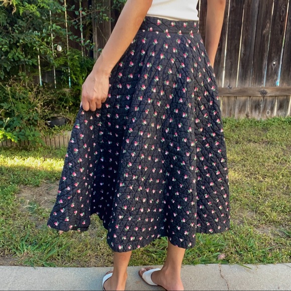🚫SOLD🚫 Vintage Navy Floral Prairie Skirt 🌷 - Picture 2 of 5